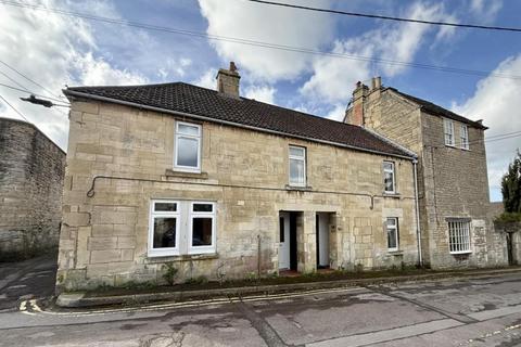 4 bed property, in St. Margarets Hill, £400,000