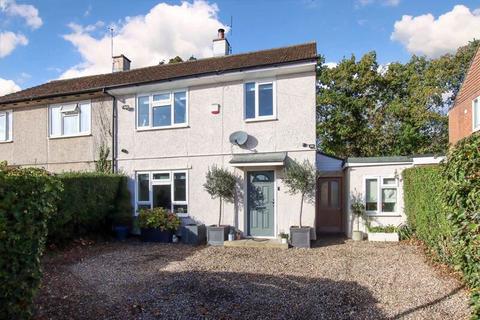 3 bed property, in Oliver Close, £450,000