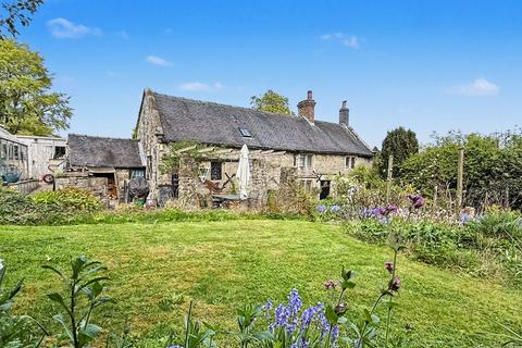 3 bed property, in Ashes Lane, £425,000