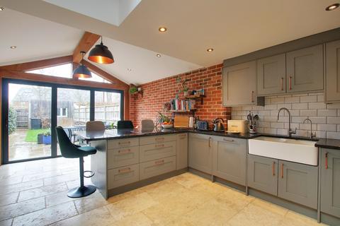 3 bed property, in Romsey, £485,000