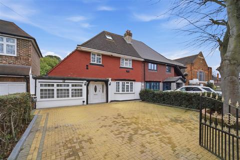 4 bed property, in Firs Drive, £975,000