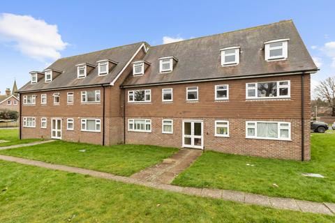 2 bed property, in Regency Close, £200,000