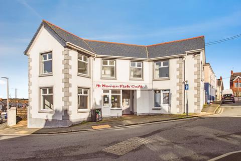 2 bed property, in Nantucket Avenue, £180,000