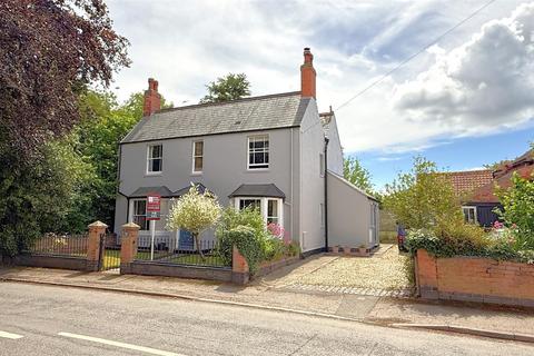 4 bed property, in Main Street, £665,000