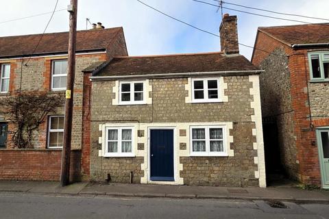 2 bed property, in Pound Street, £126,000