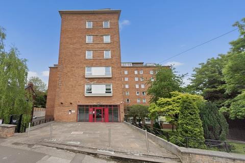 1 bed property, in Woodborough Road, £45,000