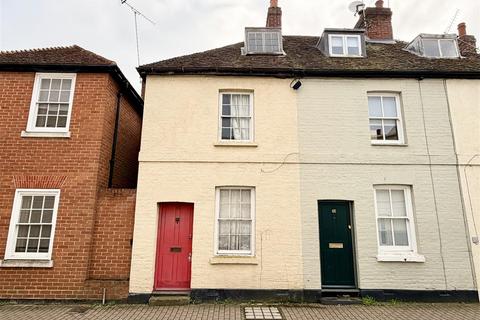 2 bed property, in Stour Street, £250,000