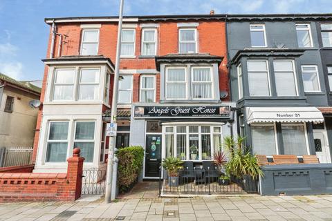 9 bed property, in Reads Avenue, £150,000