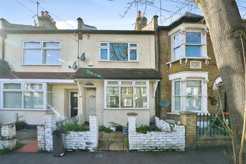 3 bed property, in Richford Road, £500,000
