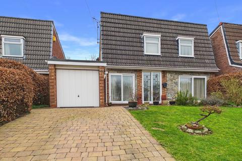 3 bed property, in Crescent Green, £375,000