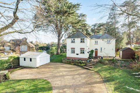 5 bed property, in Amberley Road, £950,000