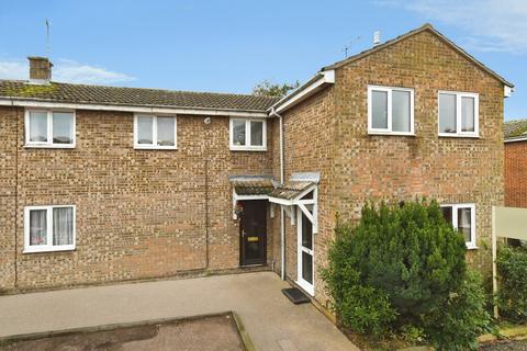 2 bed property, in Longfield, £240,000