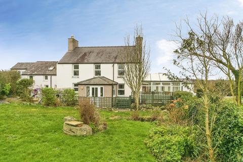 7 bed property, in Llanfachraeth, £699,950