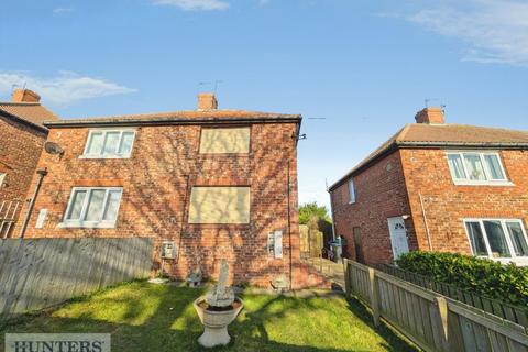 2 bed property, in Glenhurst Road, £35,000