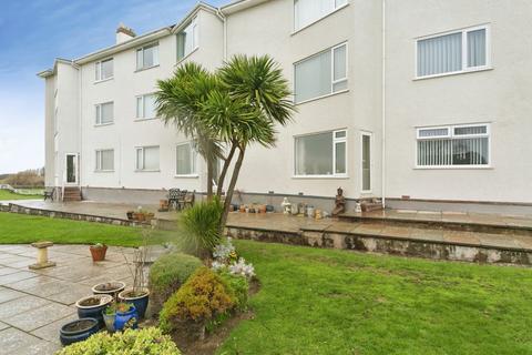 1 bed property, in Riverside Court, £140,000