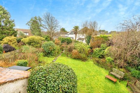3 bed property, in Marshall Avenue, £550,000