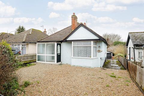 2 bed property, in Kingsbridge Road, £350,000