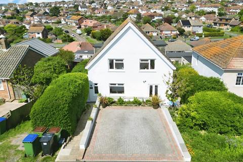 4 bed property, in Ashurst Avenue, £650,000