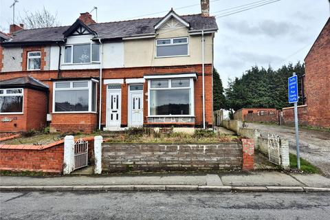 2 bed property, in Old Mold Road, £130,000