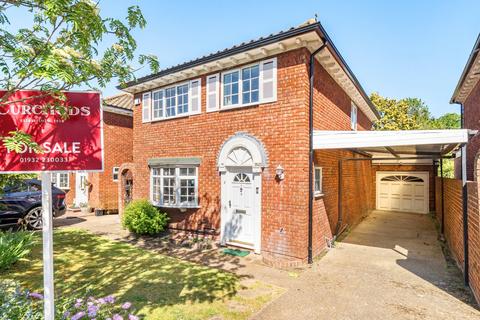 3 bed property, in The Crofts, £775,000