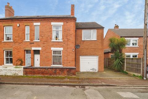 3 bed property, in Gladstone Street, £375,000