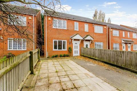 3 bed property, in Joy Paine Close, £140,000