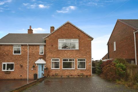 2 bed property, in Rufford Close, £160,000