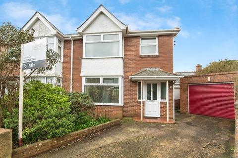 3 bed property, in Broom Close, £425,000