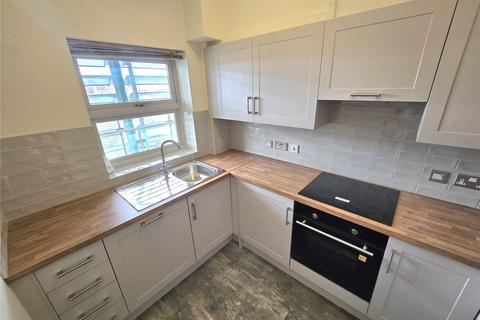 2 bed property, in Aldbourne Road, £125,000