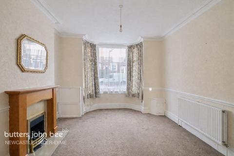 4 bed property, in Albert Terrace, £230,000