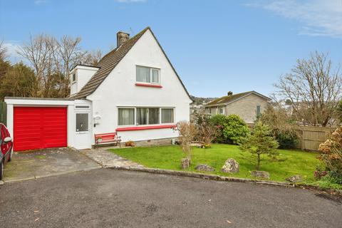2 bed property, in Westbourne Drive, £305,000