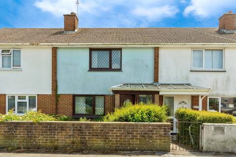 2 bed property, in Peacock Avenue, £180,000