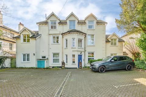 1 bed property, in Linkfield Lane, £200,000