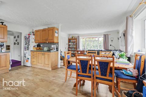 3 bed property, in Nelson Court, £330,000