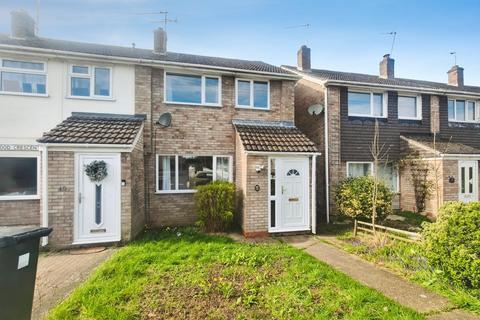 3 bed property, in Hawkwood Crescent, £215,000