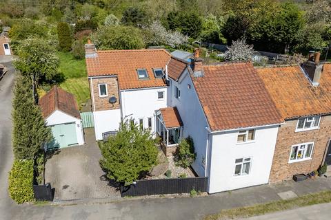 4 bed property, in Nunburnholme, £600,000