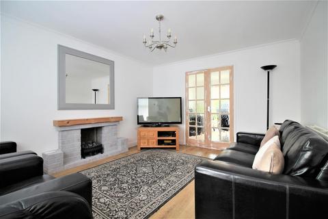 3 bed property, in Meadowsweet Road, £400,000
