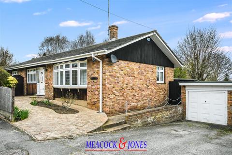 4 bed property, in Lewis Close, £875,000