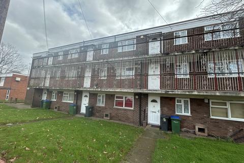 1 bed property, in Coopers Lane, £50,000