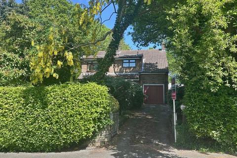 4 bed property, in Selcroft Road, £850,000