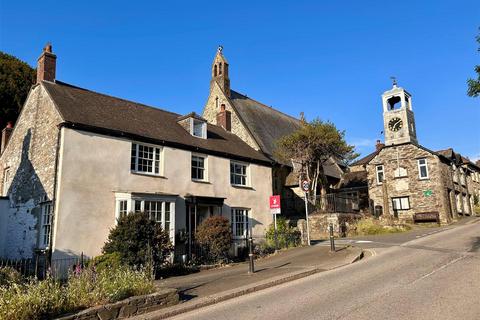 5 bed property, in Grampound, £575,000