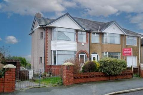 3 bed property, in Walker Grove, £230,000
