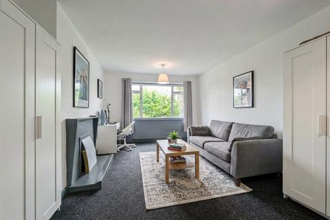 2 bed property, in Flat, £330,000