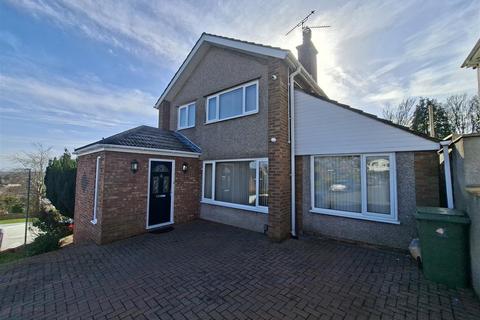 3 bed property, in Meadvale Road, £349,950