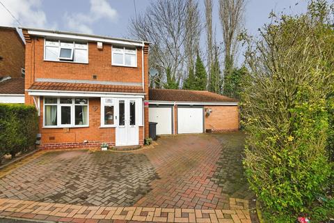 3 bed property, in Vintage Close, £300,000