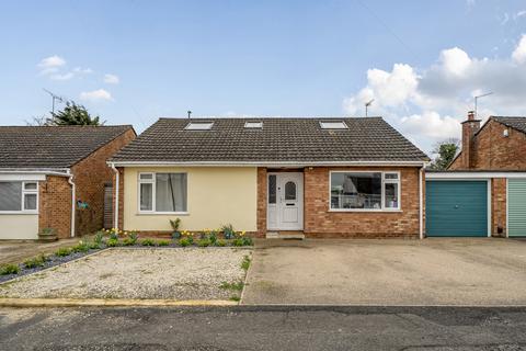 4 bed property, in Greenway Close, £475,000