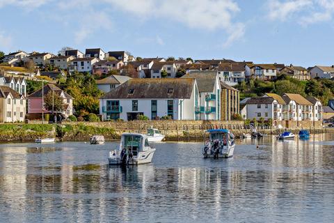 3 bed property, in Crabshell Quay, £465,000