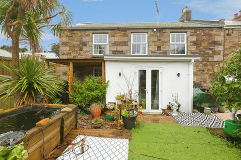 4 bed property, in Pentreath Terrace, £400,000