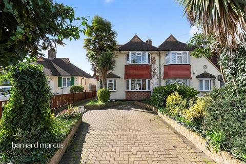 4 bed property, in Cromwell Road, £675,000