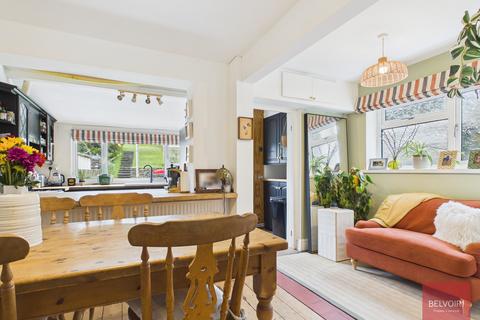 3 bed property, in Three Cliffs Drive, £340,000